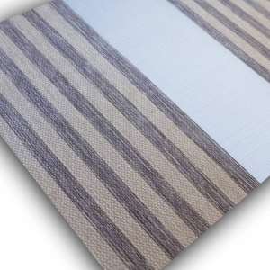 Jaluzea tip roletă zebră 2806 Semitransparentă, Day&Night, accesorii albe/ maro/ gri antracit, țesătură in cu dungi maro deschis și maro închis