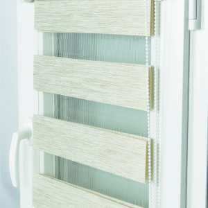 Jaluzea tip roletă zebră 63 Semitransparentă, Day&Night, accesorii albe/ maro/ gri antracit, țesătură natur crem